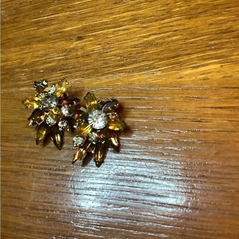 Vintage Beau Jewels Earrings - Picture 2 of 6